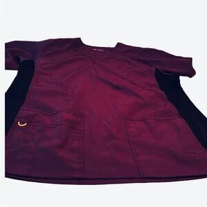 WonderWink V-neck scrubs top, size 2X